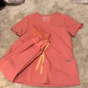 Coral Figs Scrub Set